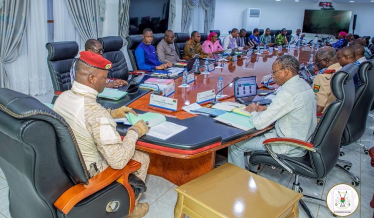 Le Burkina abroge les rétributions de certaines prestations spécifiques du personnel de l’administration et des magistrats pour lutter contre les abus