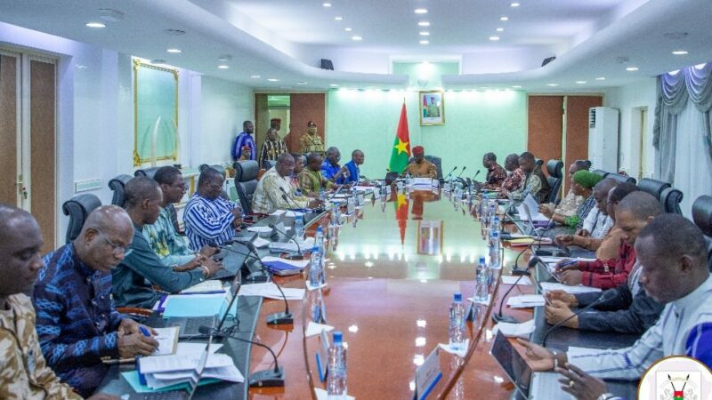 Burkina Faso : Le Conseil des ministres se penche sur le sort des 173 Burkinabè expulsés de la Côte d’Ivoire