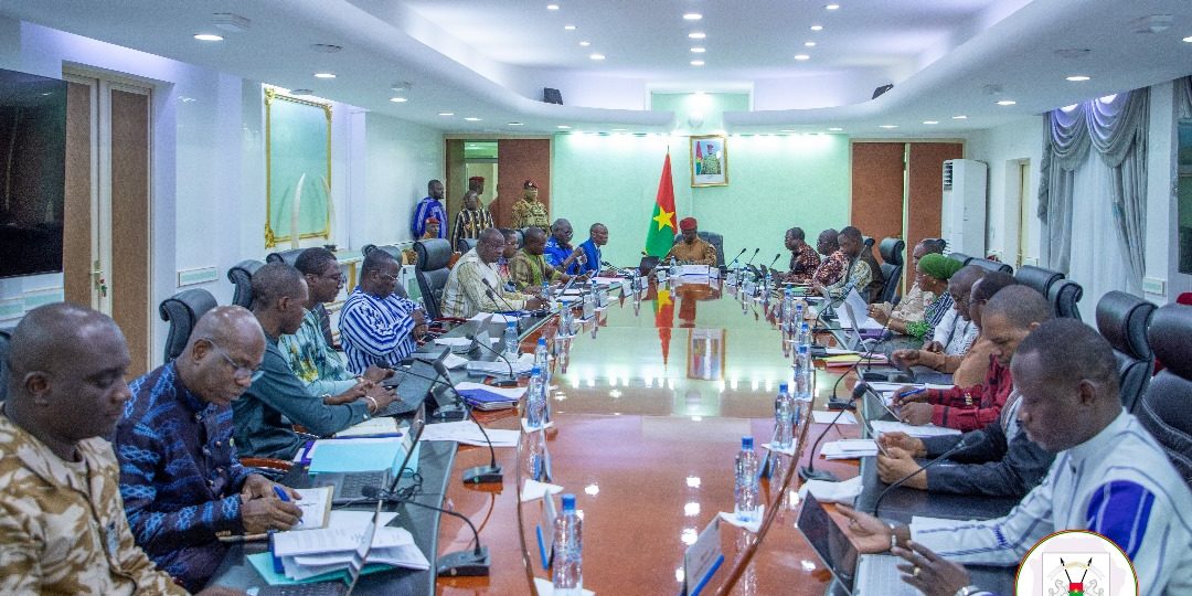 Burkina Faso : Le Conseil des ministres se penche sur le sort des 173 Burkinabè expulsés de la Côte d’Ivoire