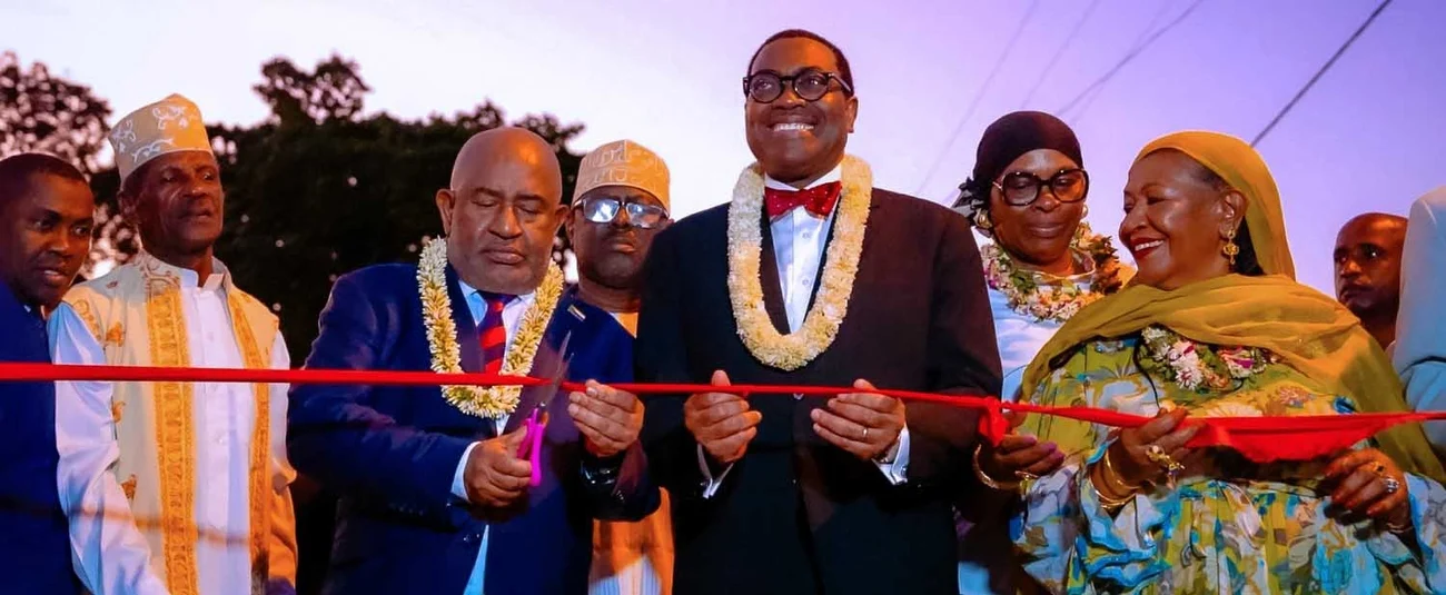 Le président des Comores, Azali Assoumani salue l’inauguration d’une route financée par la BAD