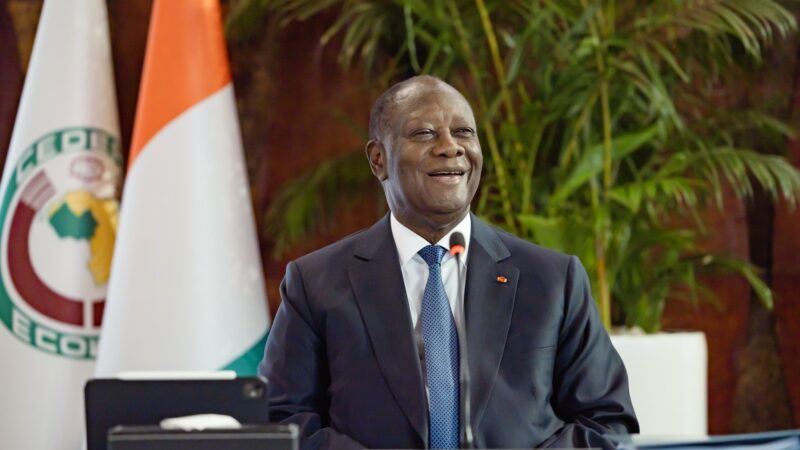 Côte d’Ivoire-64e anniversaire de l’indépendance : Ouattara préside un défilé militaire à Grand-Bassam