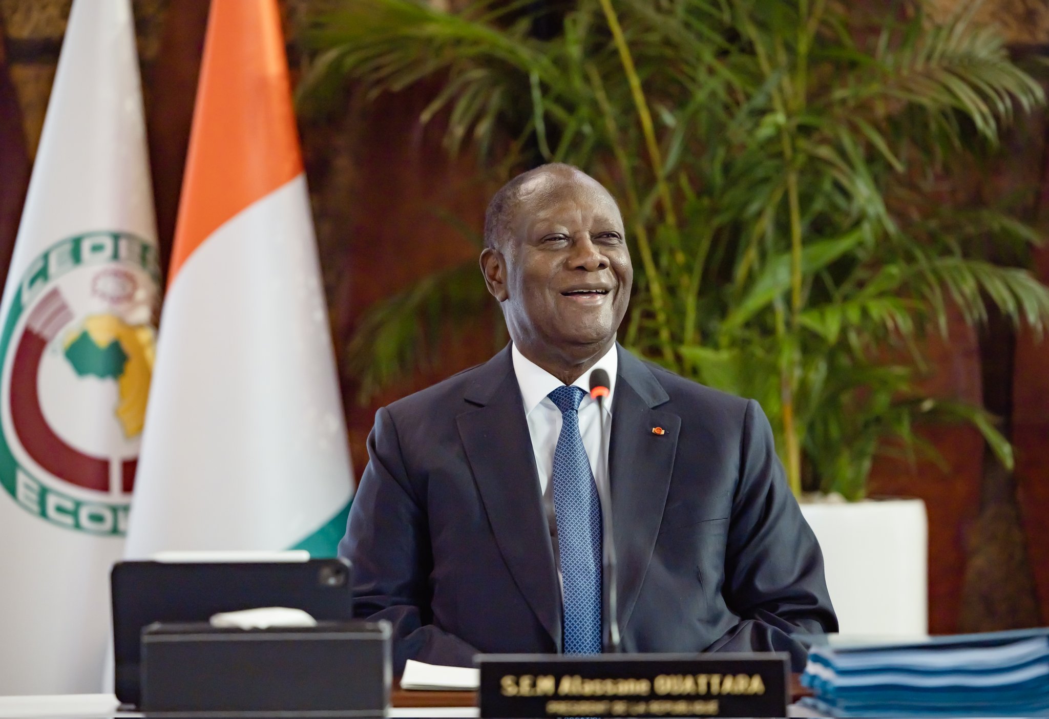 Côte d’Ivoire-64e anniversaire de l’indépendance : Ouattara préside un défilé militaire à Grand-Bassam