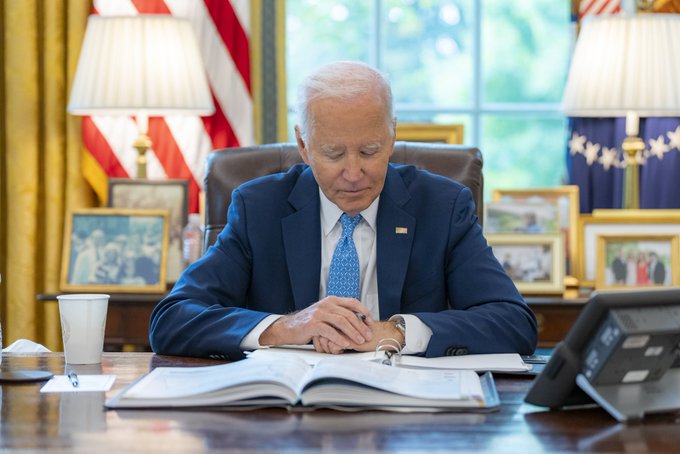 Le président américain Biden présente ses condoléances à son homologue nigérian après les inondations