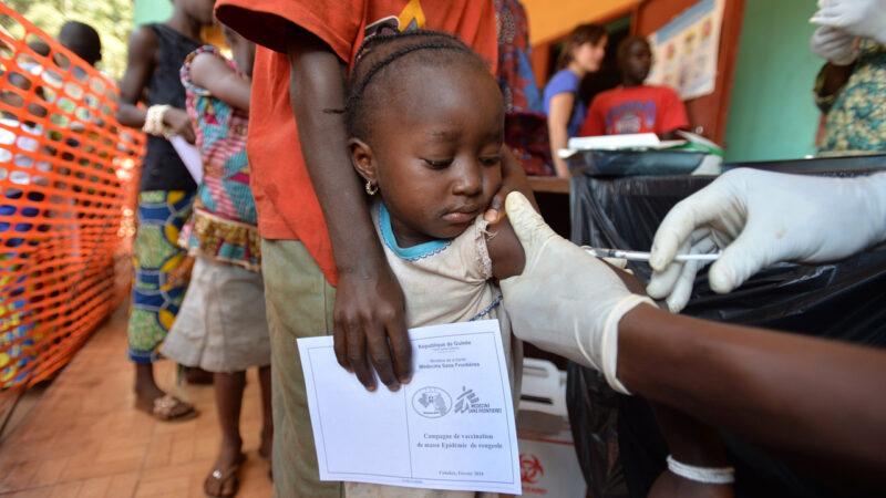 La Guinée lance une campagne de vaccination massive contre la rougeole ses enfants âgés de 0 à 59 mois