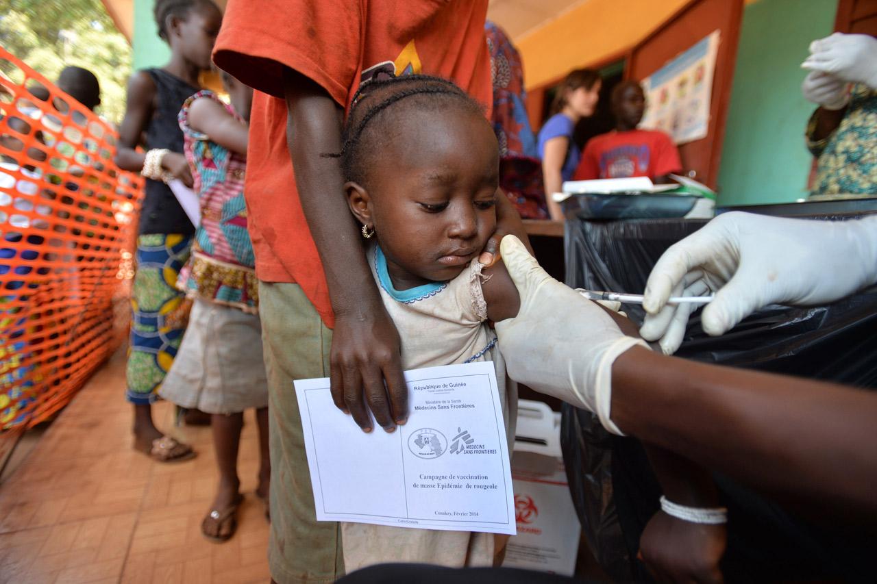 La Guinée lance une campagne de vaccination massive contre la rougeole ses enfants âgés de 0 à 59 mois