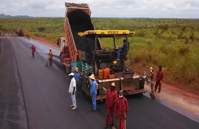 Le président gabonais lance les travaux de la route Ndendé-Doussala pour renforcer le corridor Libreville-Brazzaville