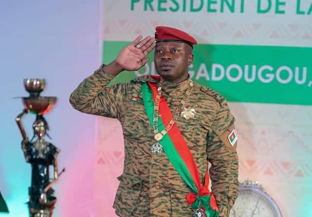 Burkina Faso/Transition: L’ex-Président Sandaogo Damiba et quatorze autres officiers radiés de l’effectif des Forces armées du pays