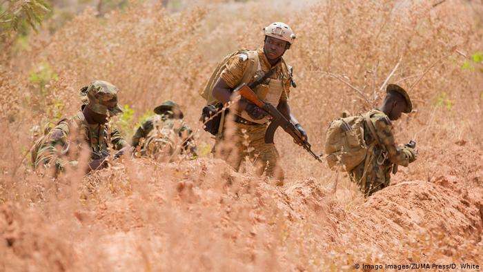 Terrorisme : Le pouvoir burkinabè promet d’enquêter sur de nouvelles exactions présumées commises par des éléments de l’Armée