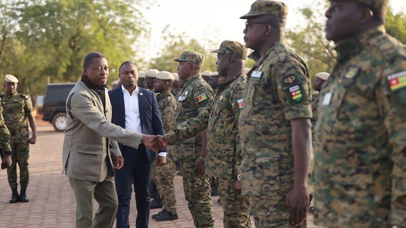 Le président du Togo, Gnassingbé passe la fête de Noël aux côtés des Forces de défense et de sécurité