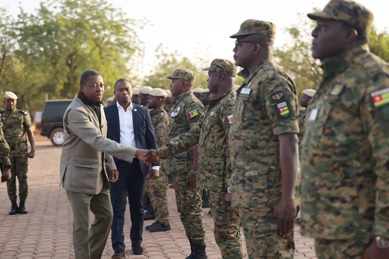 Le président du Togo, Gnassingbé passe la fête de Noël aux côtés des Forces de défense et de sécurité