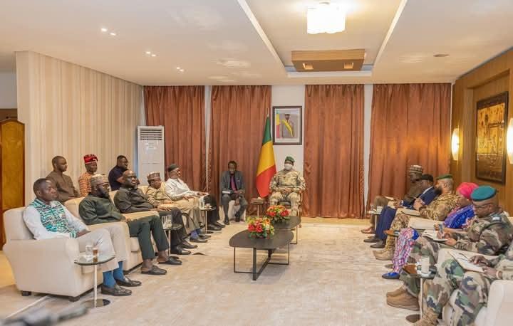 Le Ghanéen John Dramani Mahama invite le malien Goïta à sa cérémonie d’investiture