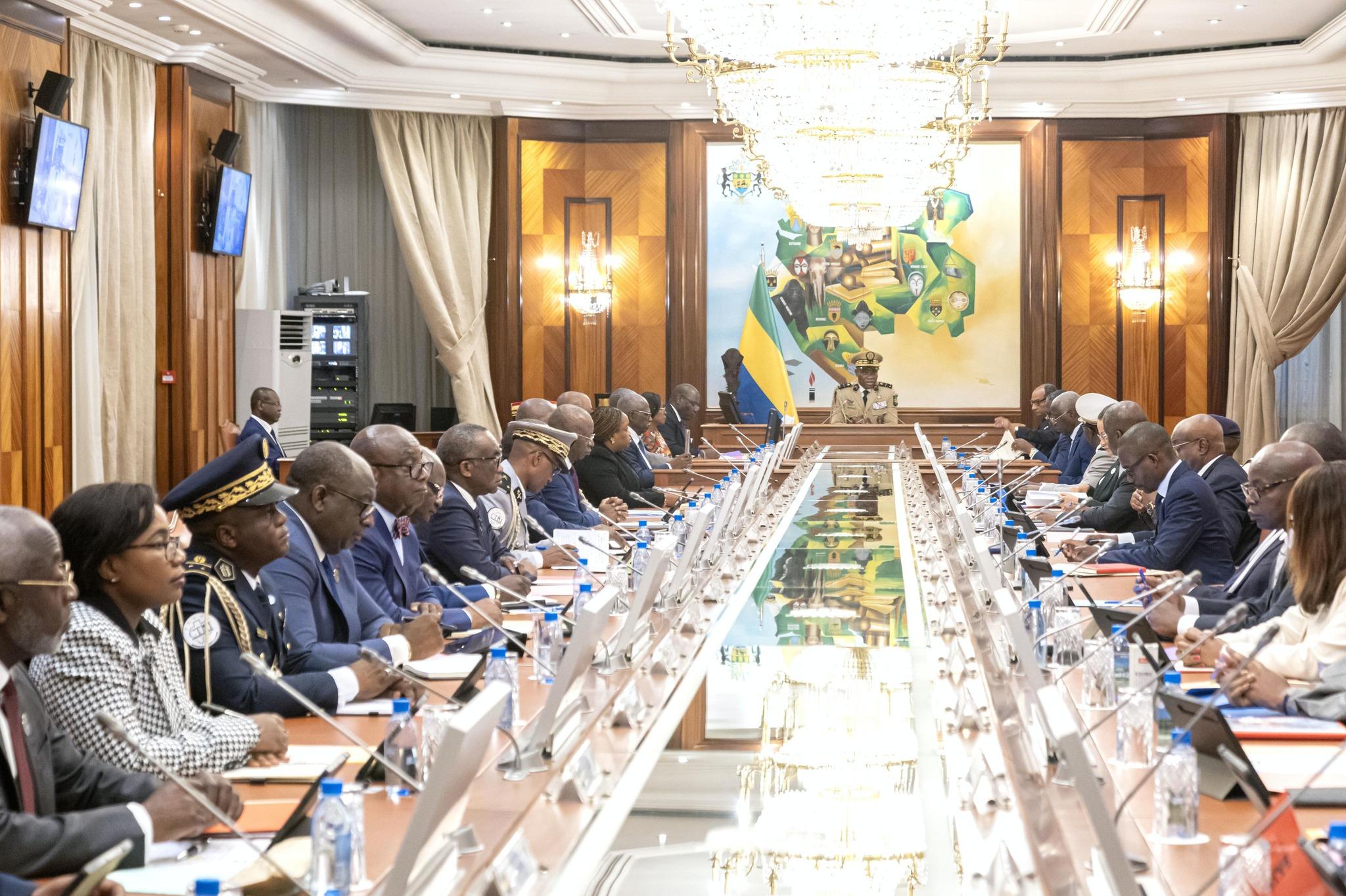 Le Gabon fixe la date de la présidentielle au 12 avril 2025 et renforce le dispositif institutionnel