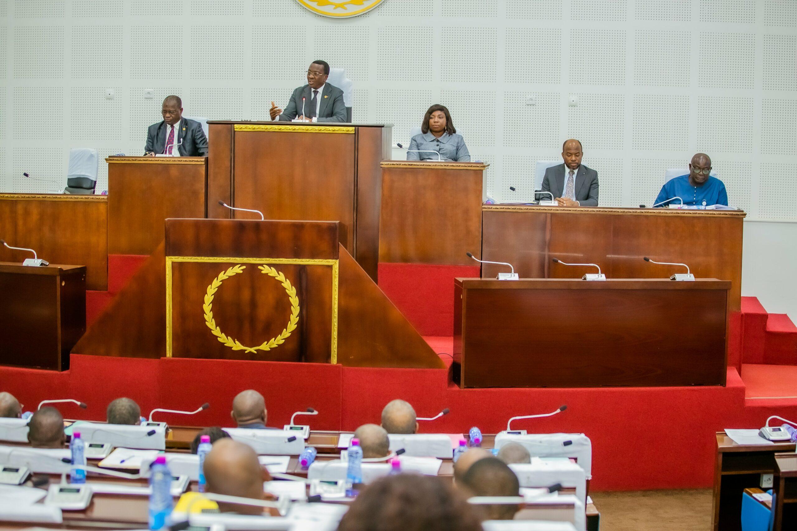 Le 1er Sénat de la Vè République du Togo tient sa session de droit ce jeudi à Lomé